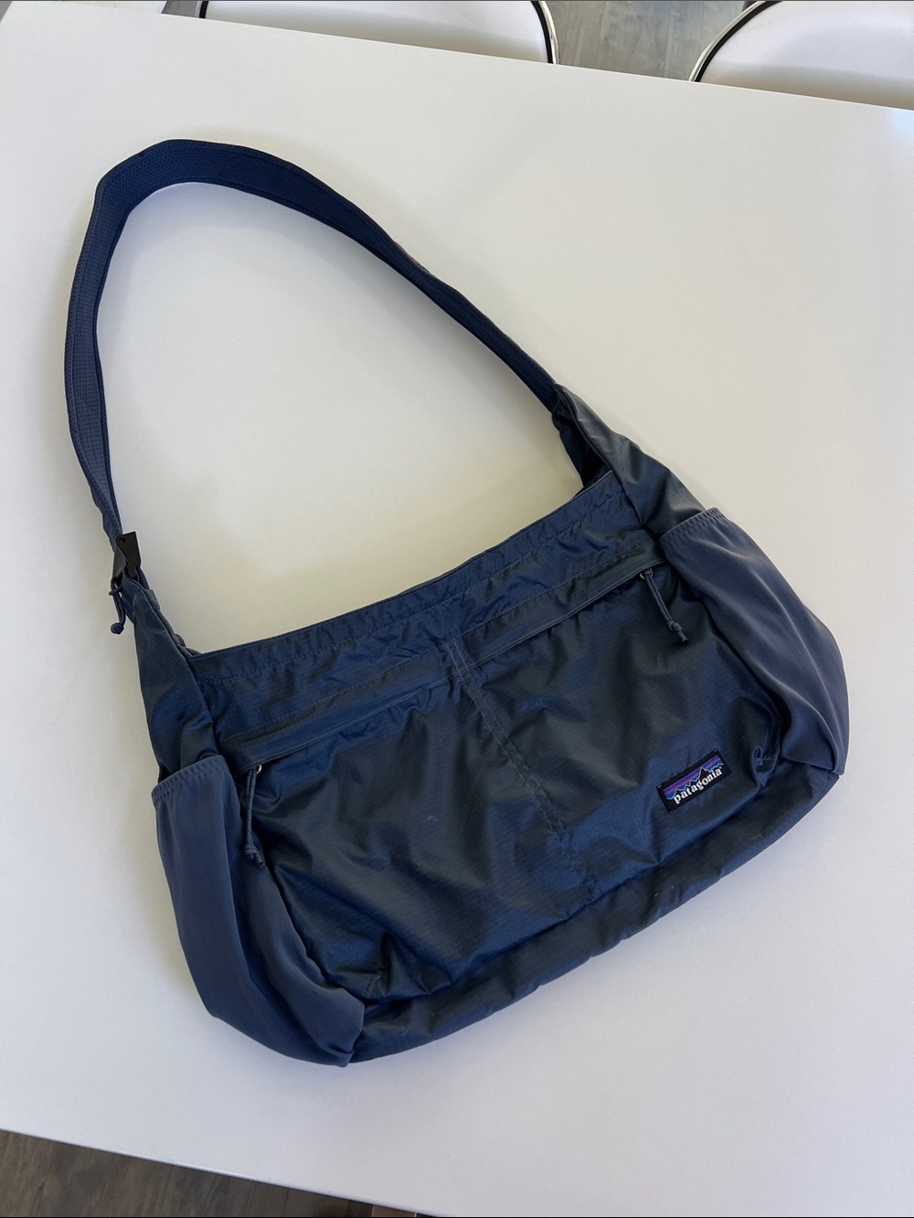 Patagonia lightweight travel courier 100% polyamide 100% nylon muted blue bag